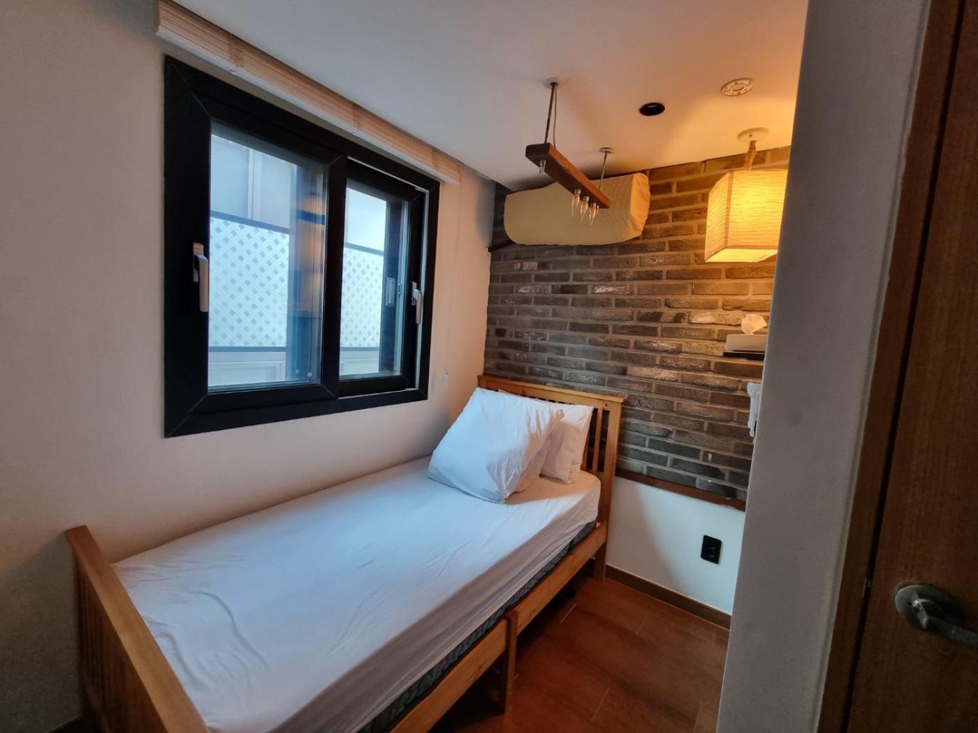 Hwon Guesthouse Сеул Екстер'єр фото